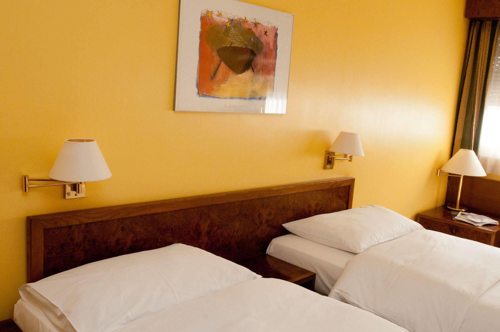 Hostellerie De La Vendee Lancy Exterior photo